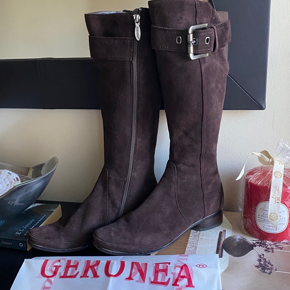 Very comfortable women’s chocolate suede long boots with elastic for space